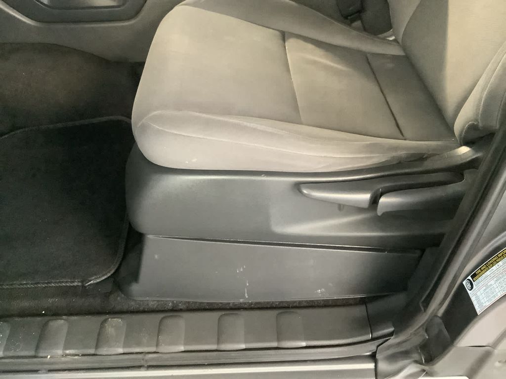 2022 Nissan Frontier S photo 23