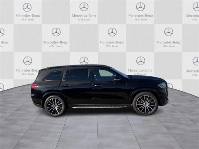2026 Mercedes Benz GLS 580 4MATIC photo 2