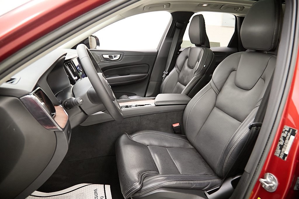 2023 VOLVO XC60 - Image 20