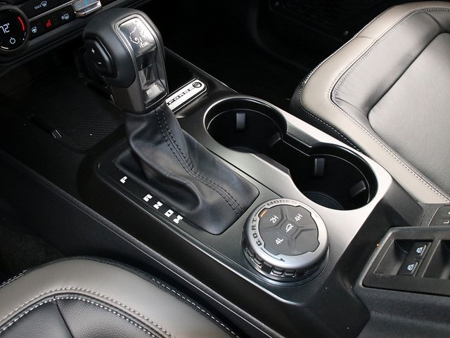2025 Ford Bronco Outer Banks photo 24
