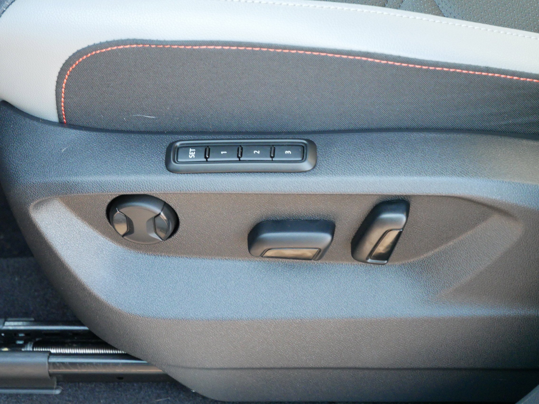 2024 Volkswagen Atlas Peak Edition SEL photo 20