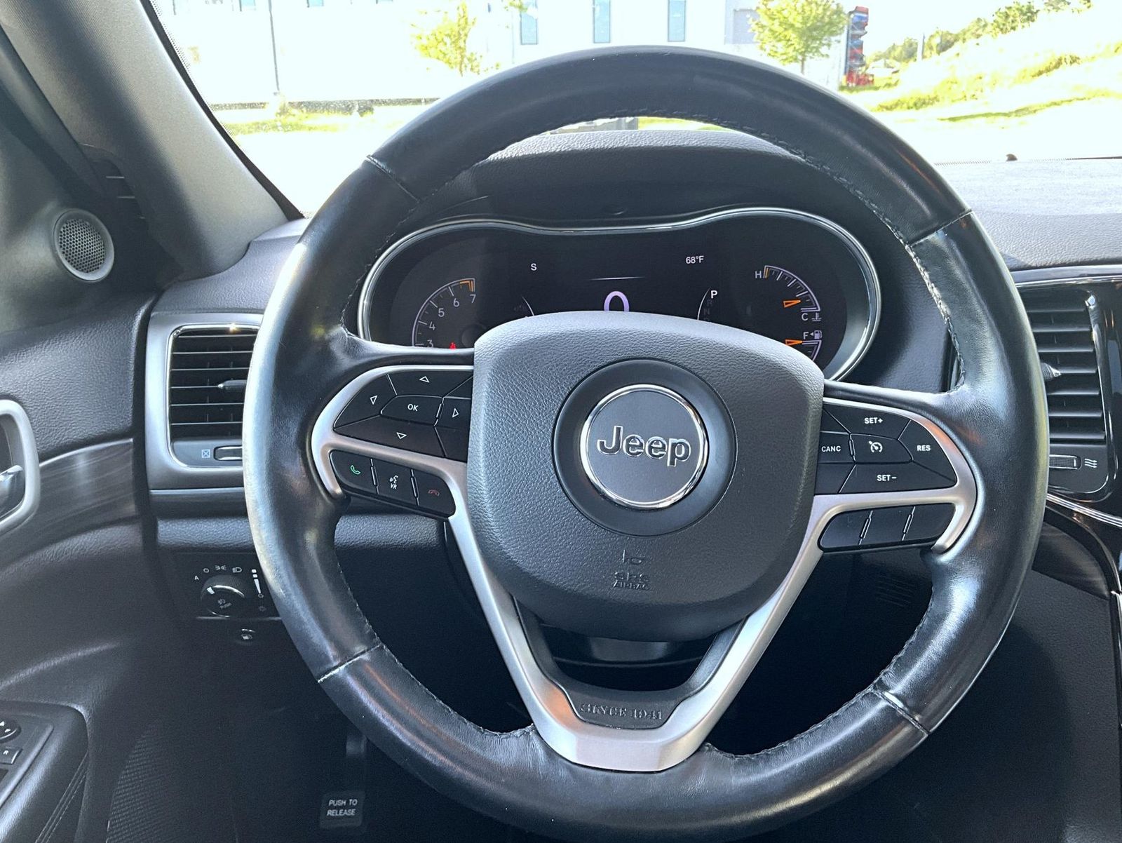 2020 Jeep Grand Cherokee Altitude photo 12