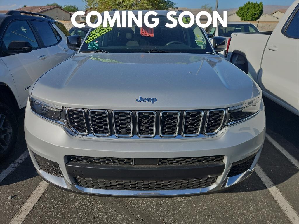 2023 Jeep Grand Cherokee Laredo photo 2