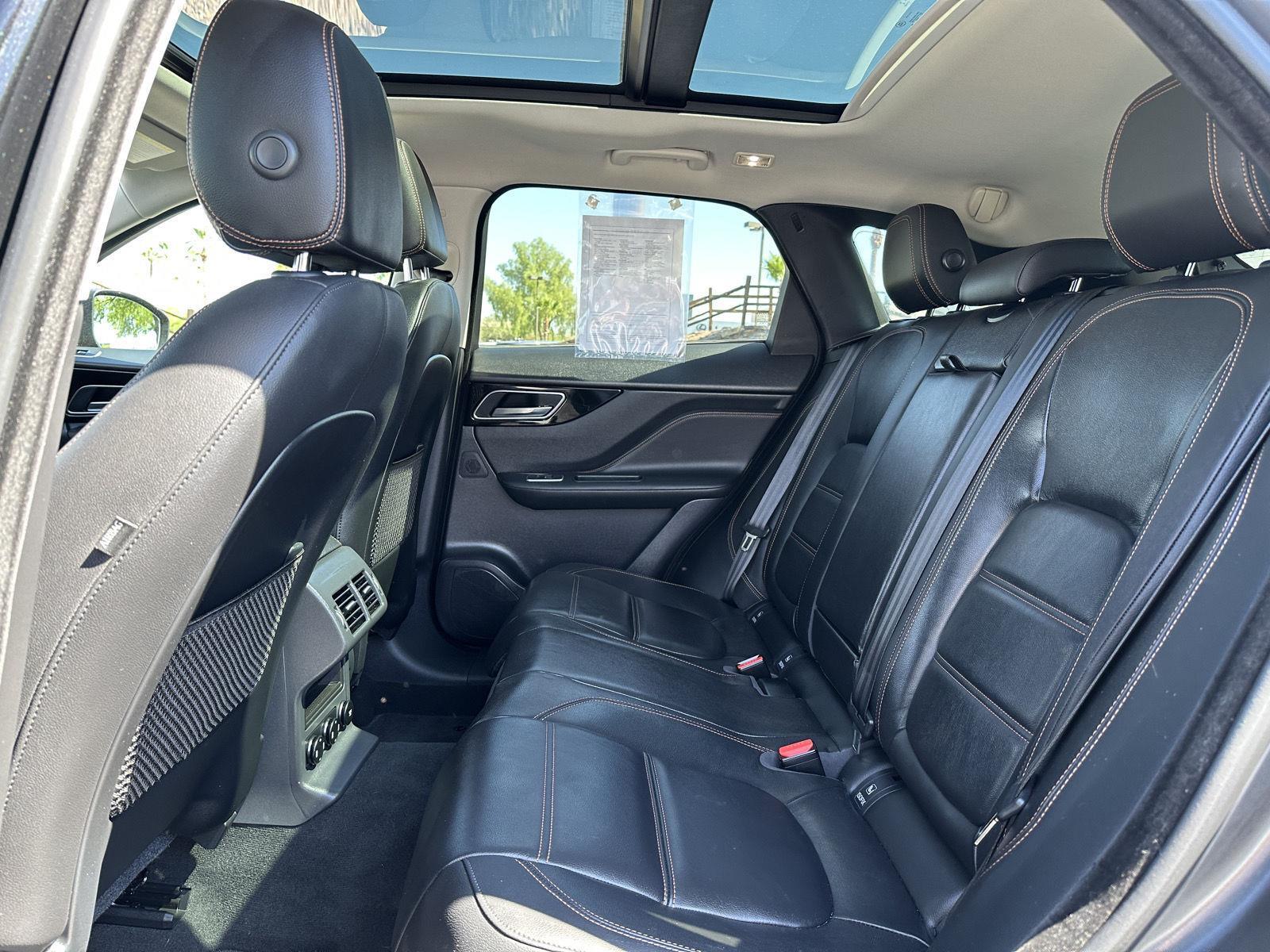 2018 Jaguar F-PACE Prestige photo 16