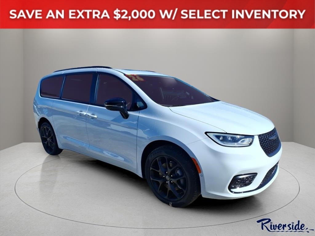 2026 Chrysler Pacifica Limited's photo