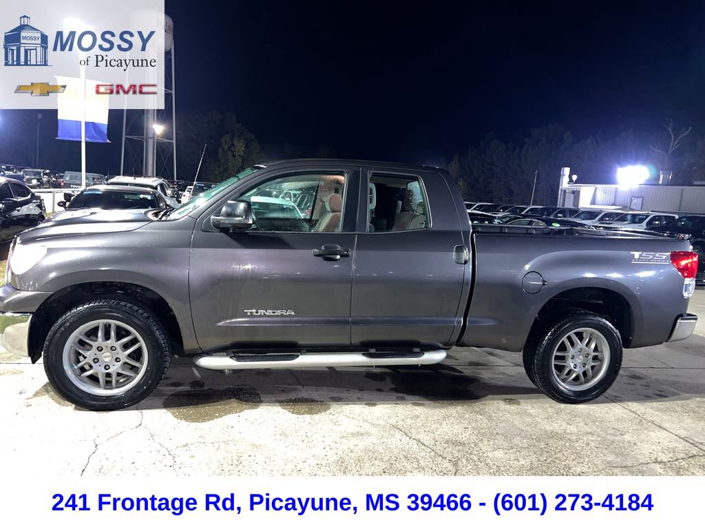 2011 Toyota RAV4 LE photo 2