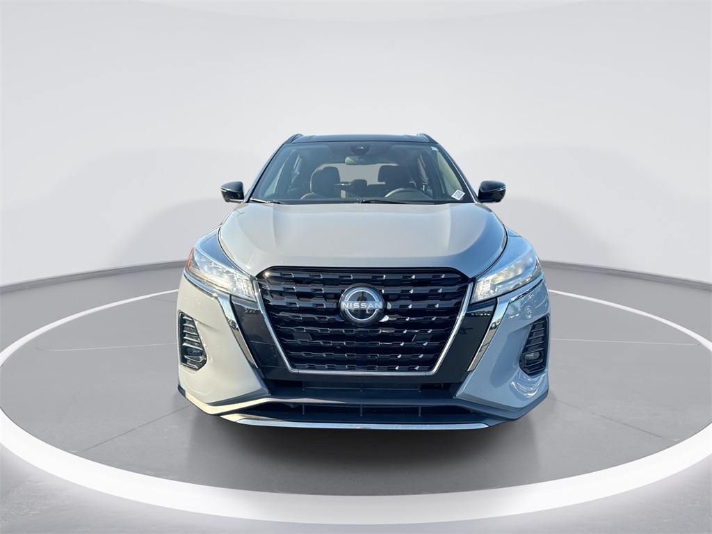 2023 Nissan Kicks SR photo 3