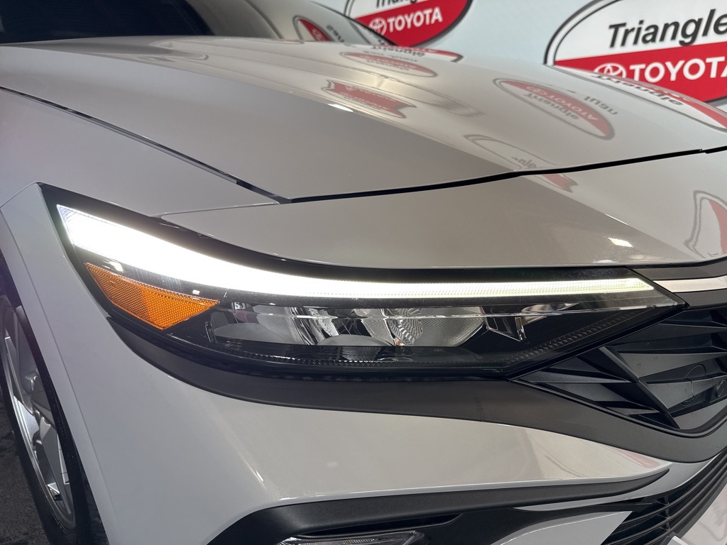 2025 Hyundai Elantra SE photo 9