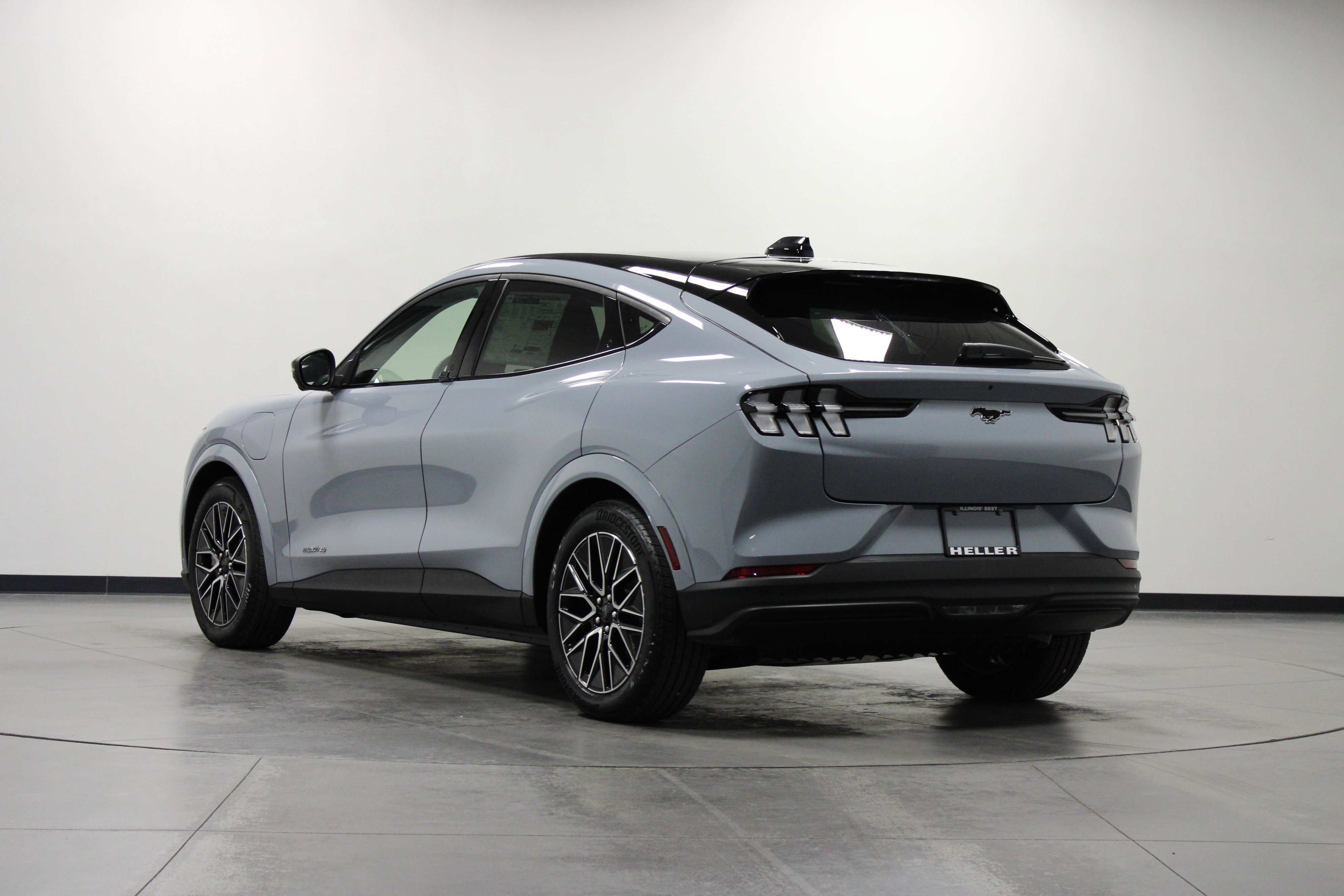 2025 Ford Mustang Mach-E Premium photo 5