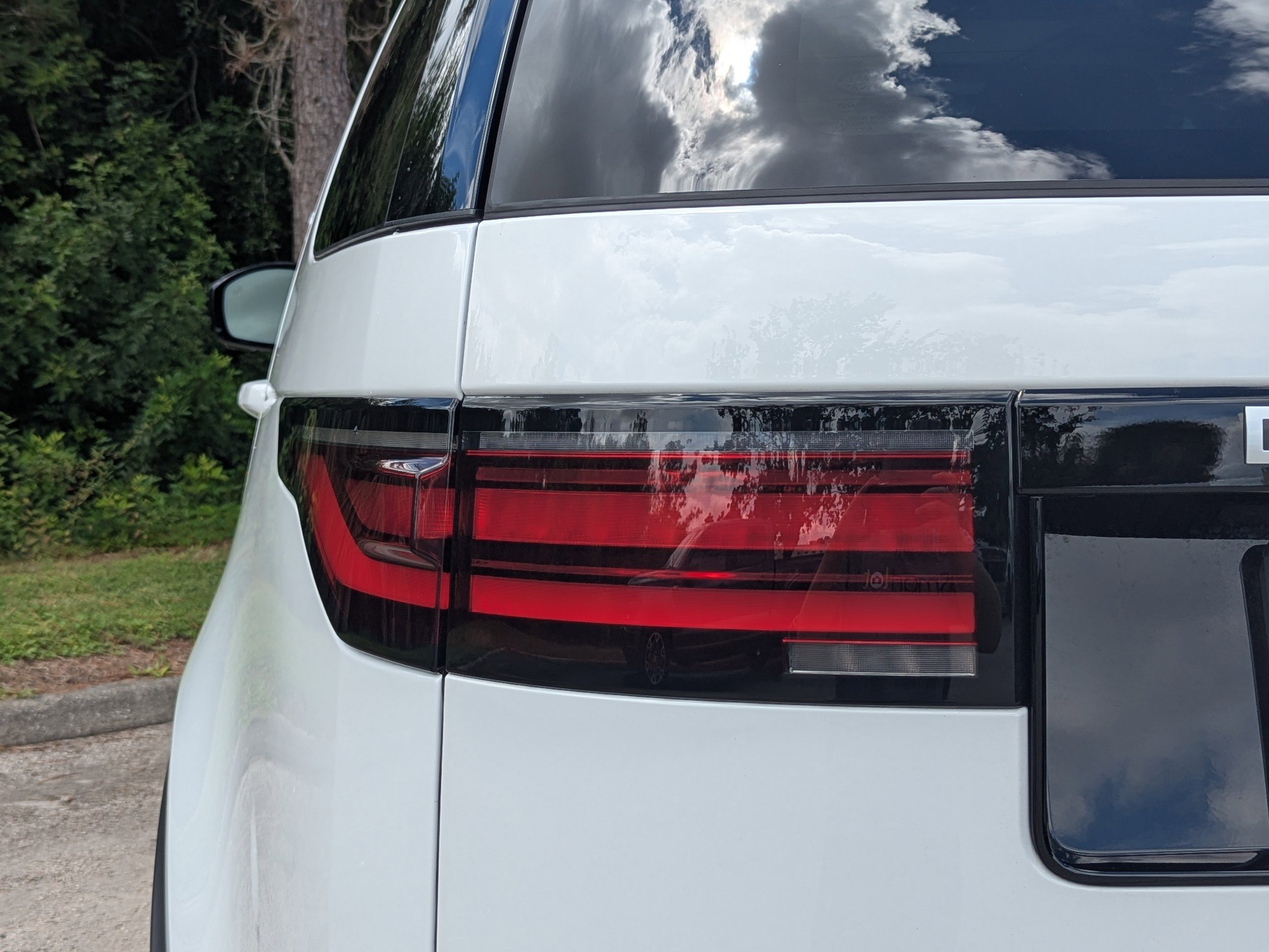 2025 Land Rover Discovery S photo 8