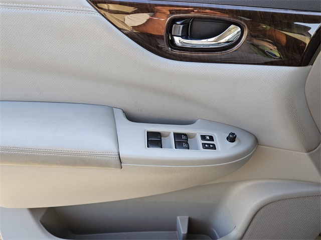 2014 Nissan Quest SV photo 29