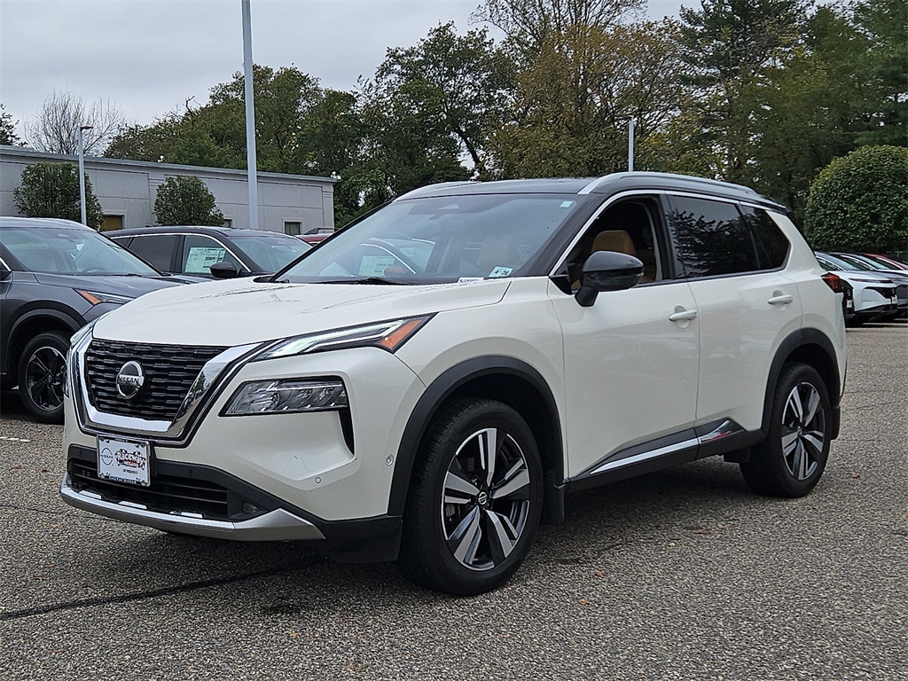 2021 Nissan Rogue Platinum photo 2