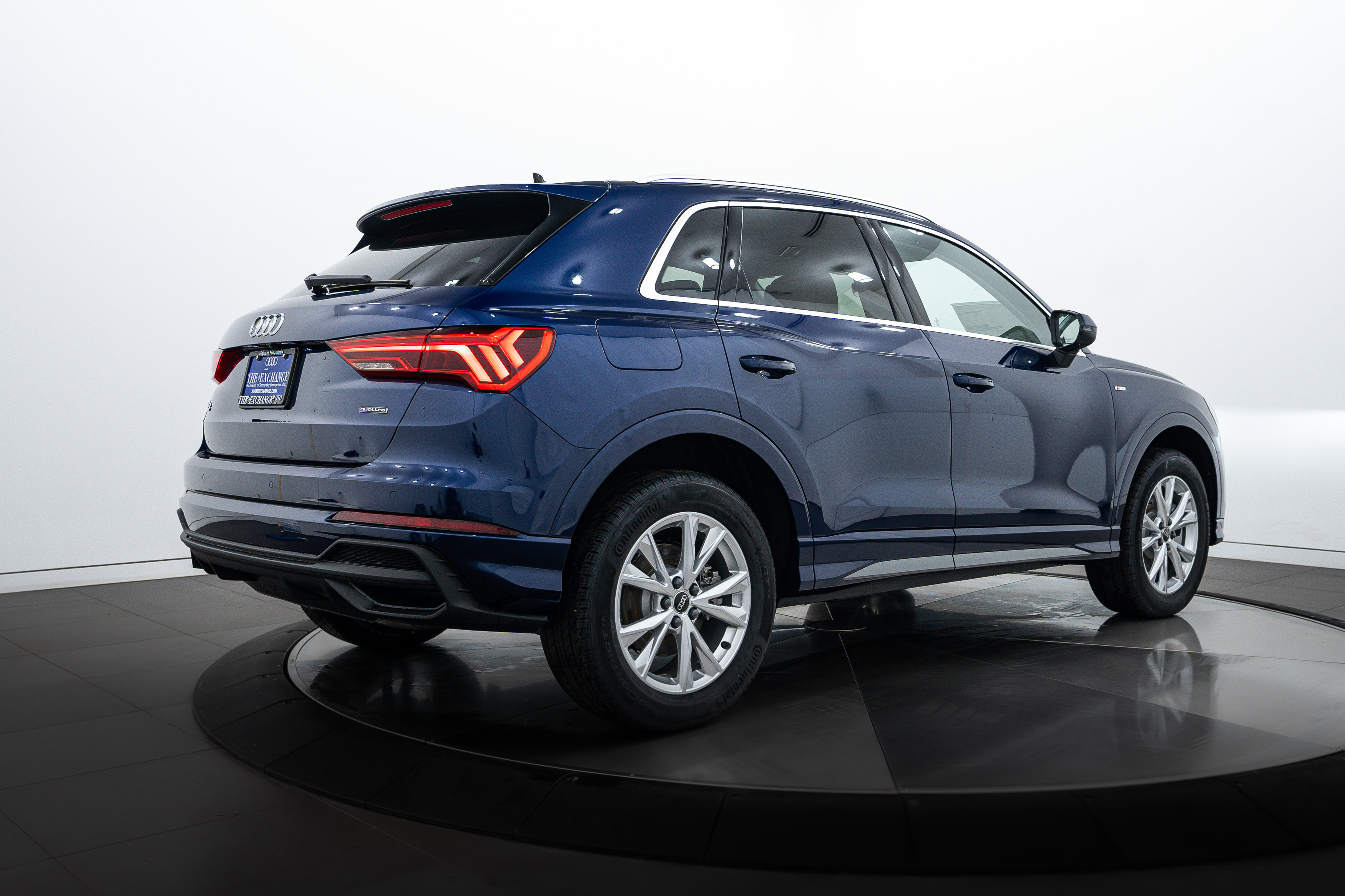 2025 Audi Q3 S line Premium Plus photo 4