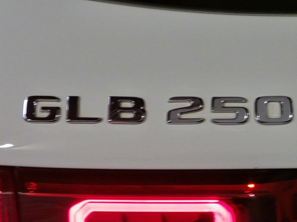 2020 Mercedes Benz GLB 250 photo 11