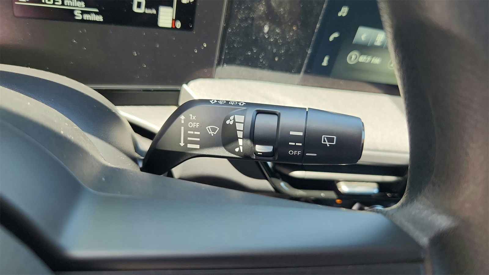 2025 Nissan Kicks SV photo 23