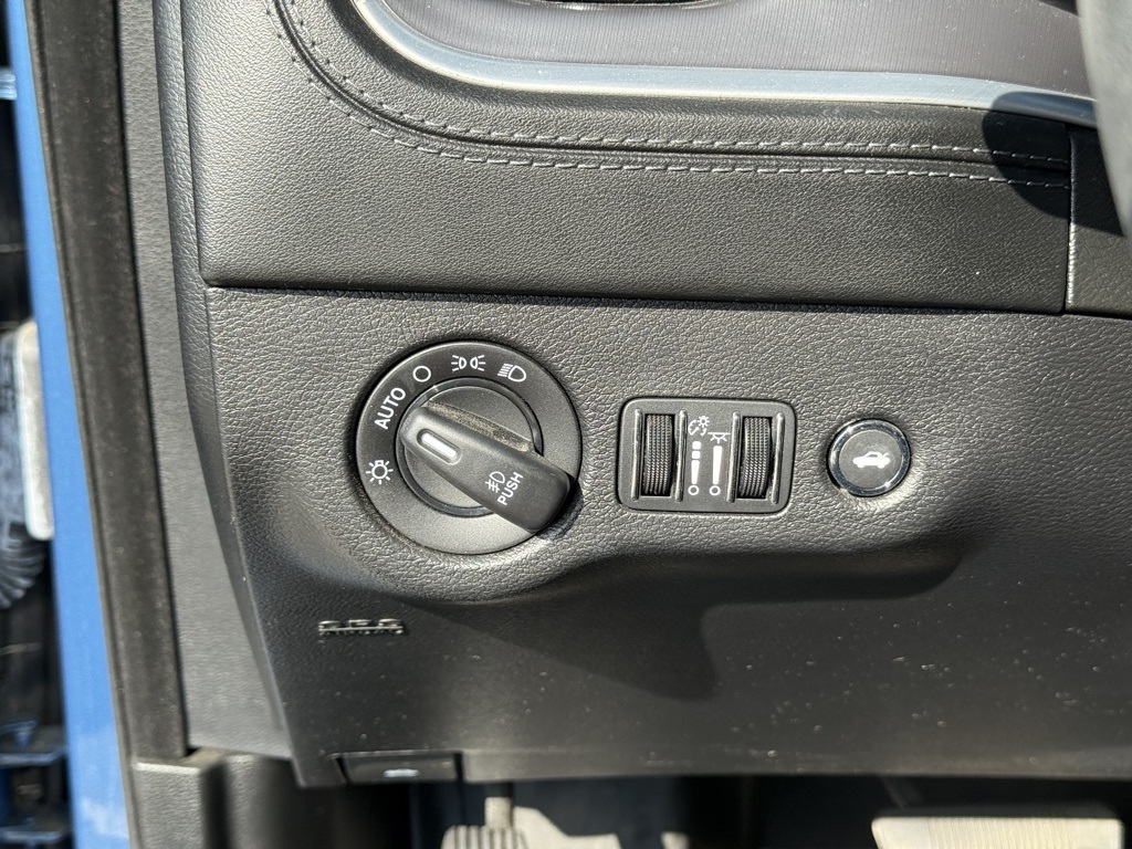 2020 Dodge Charger SXT photo 17