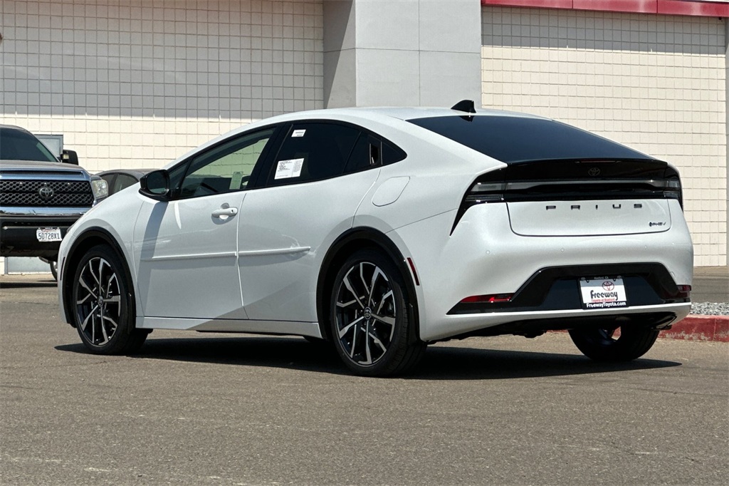 2026 Toyota Prius Plug-in Hybrid XSE photo 6