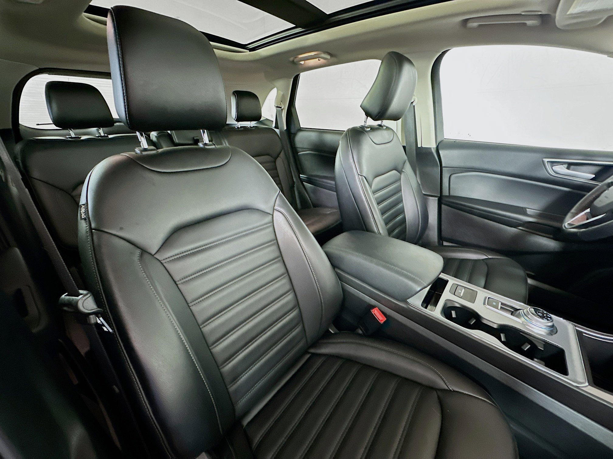 2021 Ford Edge SEL photo 23