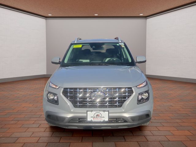 2020 Hyundai Venue SEL photo 2