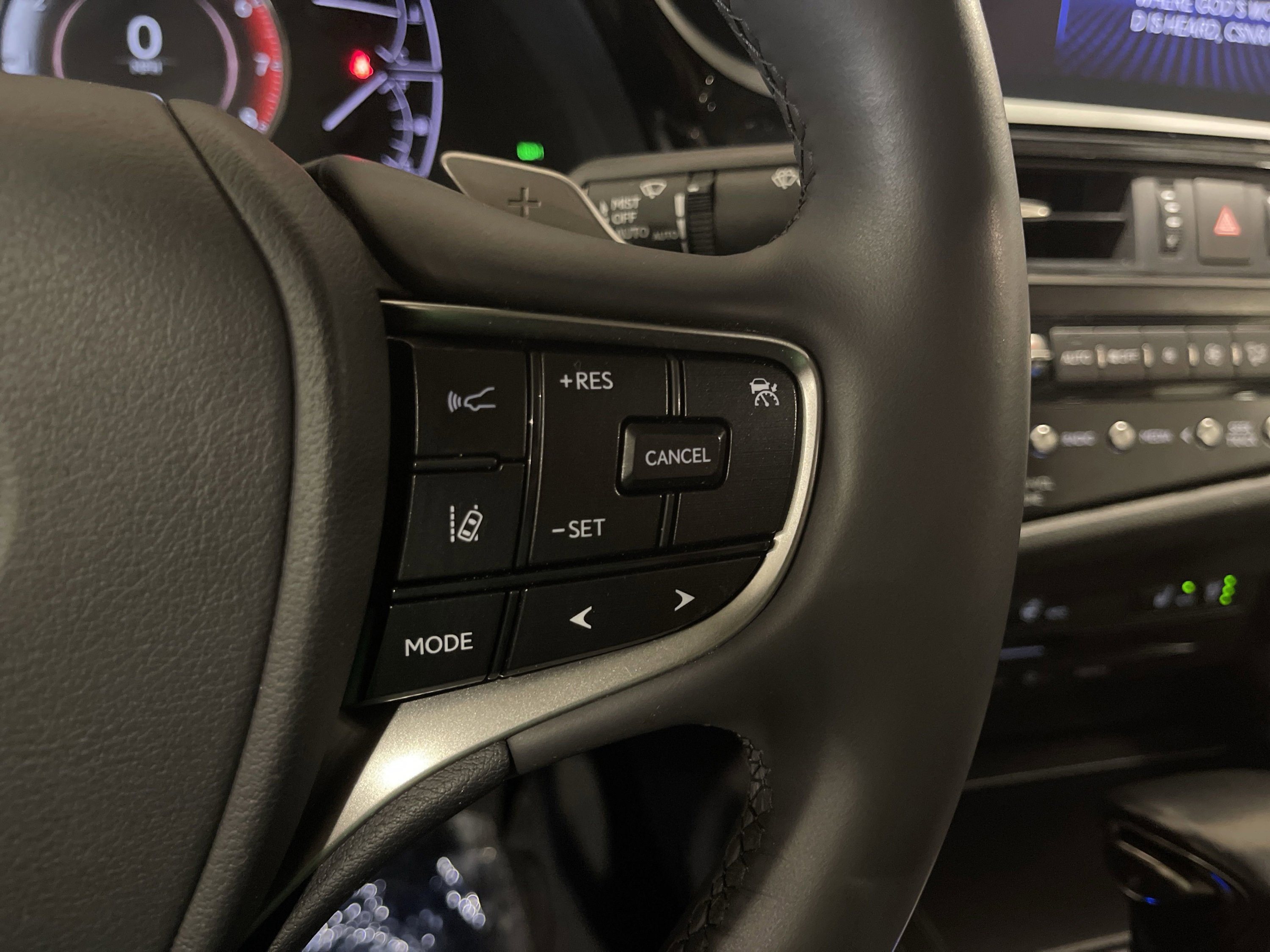 2022 Lexus ES 300h photo 11