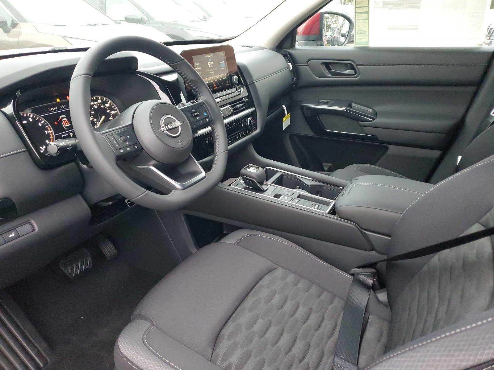 2025 Nissan Pathfinder SV photo 4