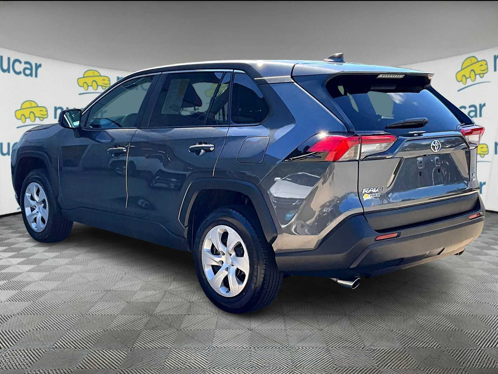 2023 Toyota RAV4 LE photo 4