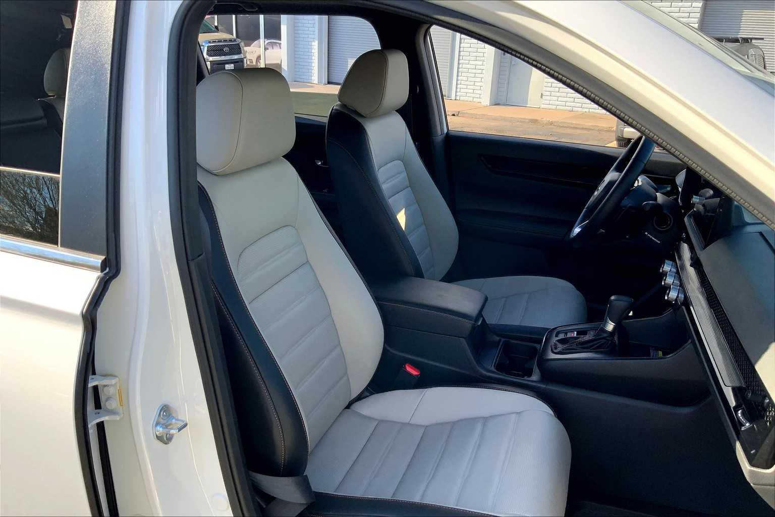 2025 Honda CR-V Hybrid Sport Touring photo 8