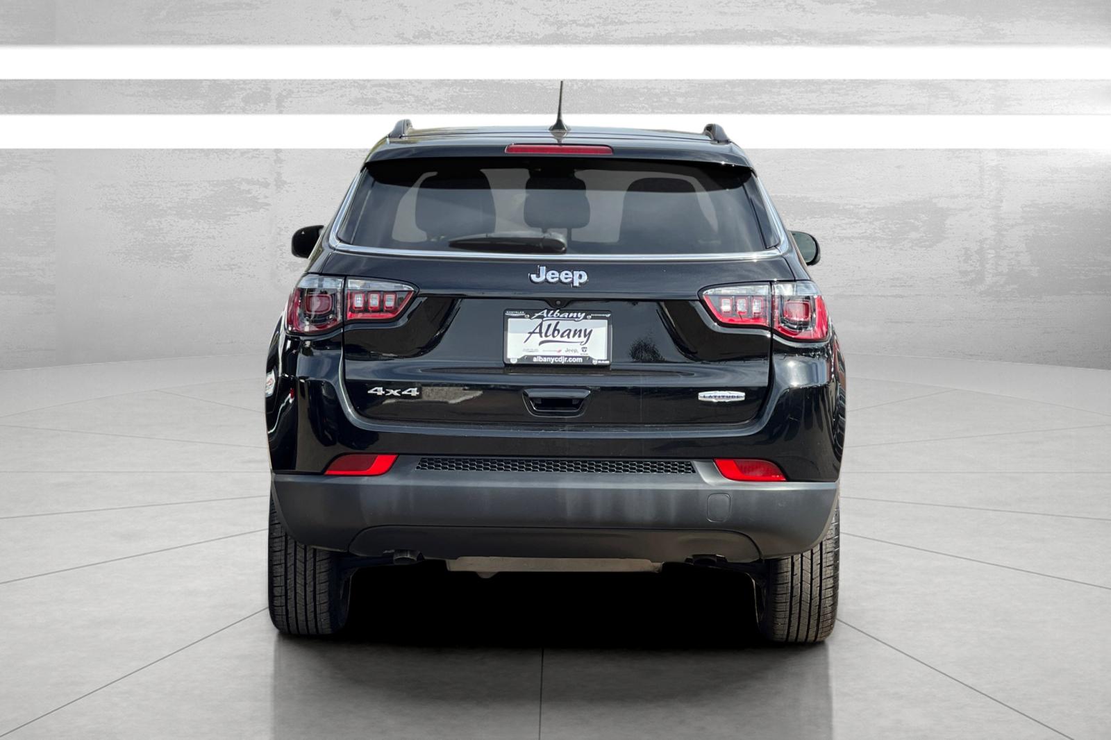 2023 Jeep Compass Latitude photo 4