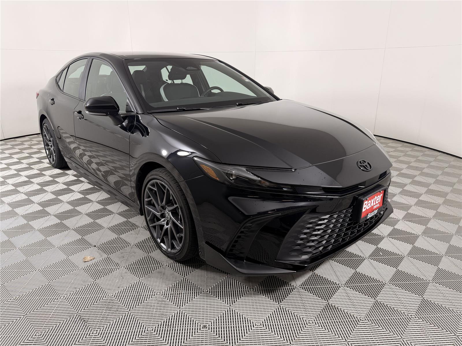 2025 Toyota Camry SE's photo