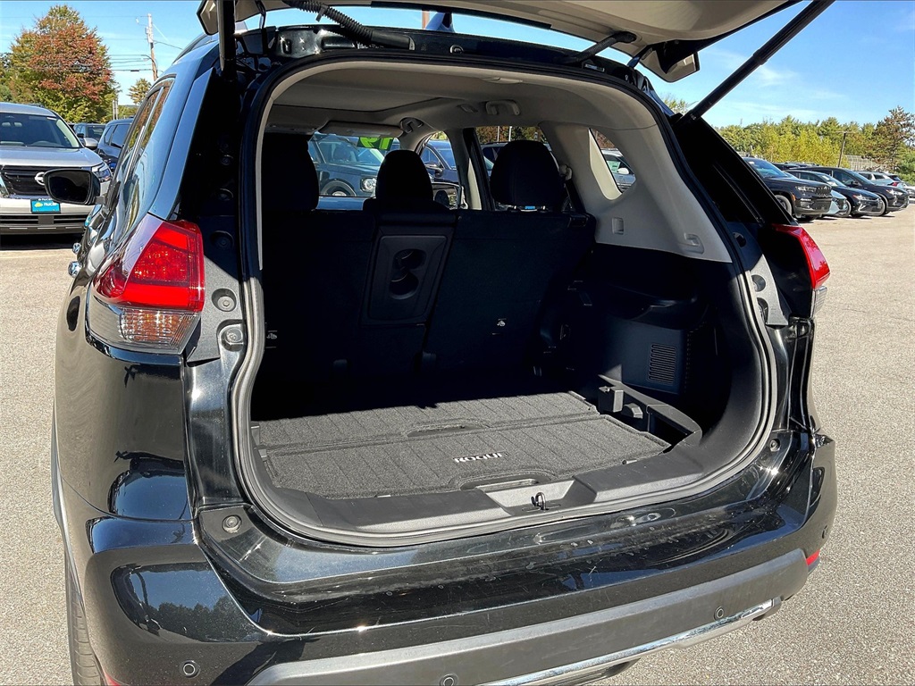 2019 Nissan Rogue SV photo 33