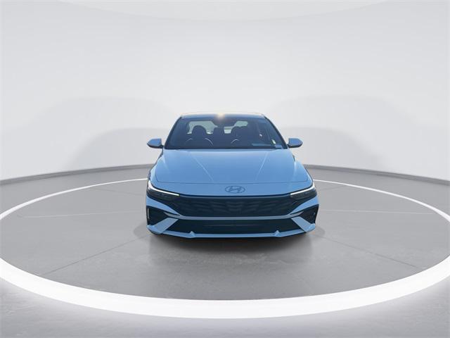 2026 Hyundai Elantra SE photo 2