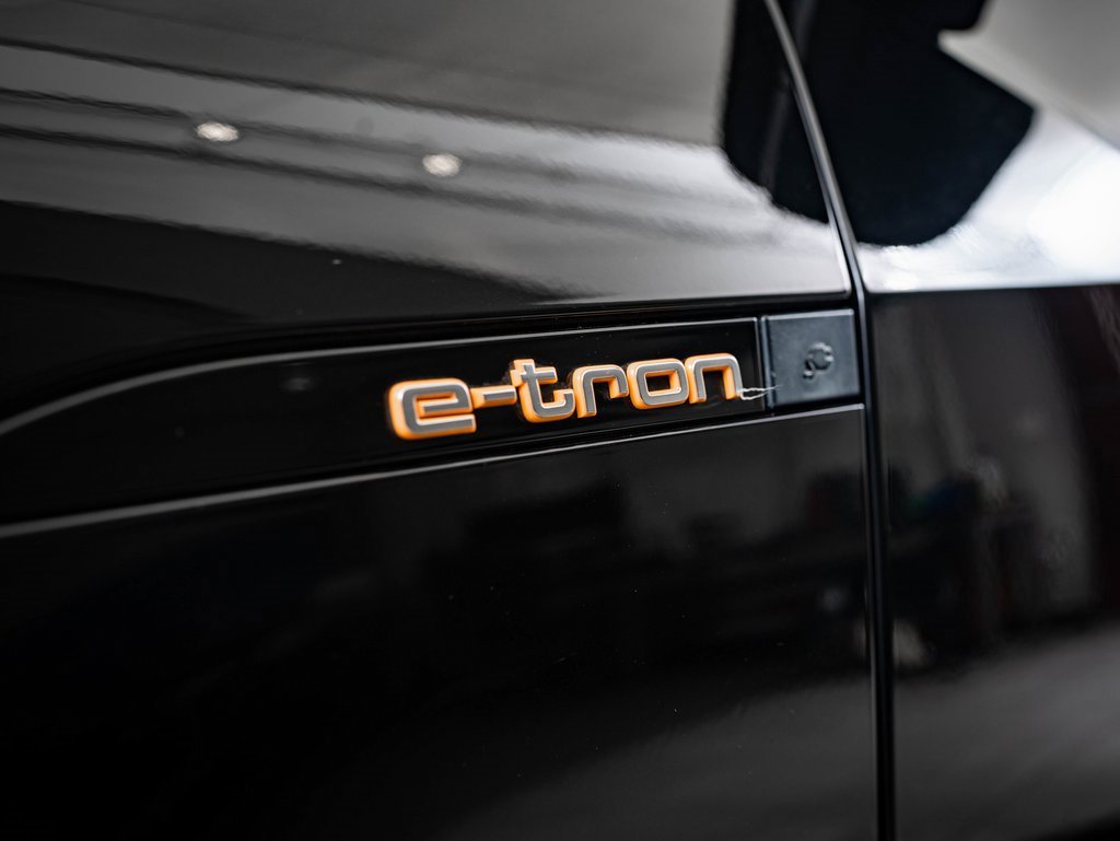 2022 Audi e-tron Premium photo 9