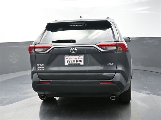 2021 Toyota RAV4 XLE photo 3