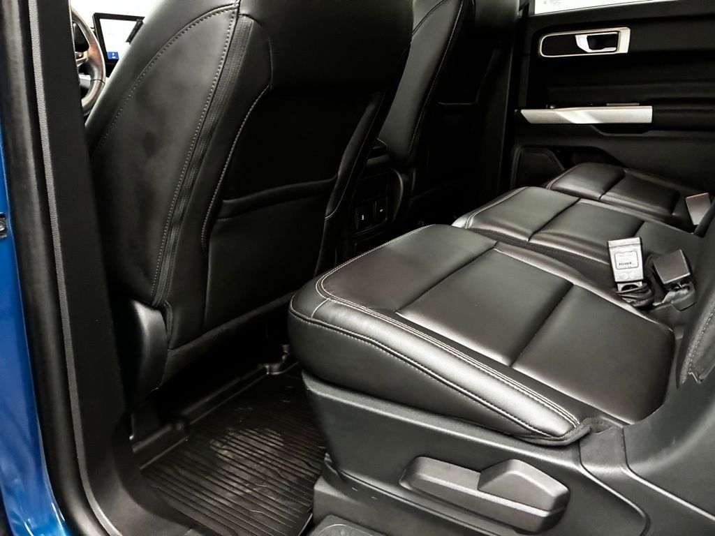2023 Ford Explorer XLT photo 27