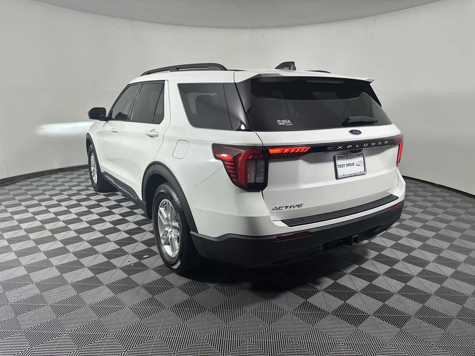 2025 Ford Explorer photo 4