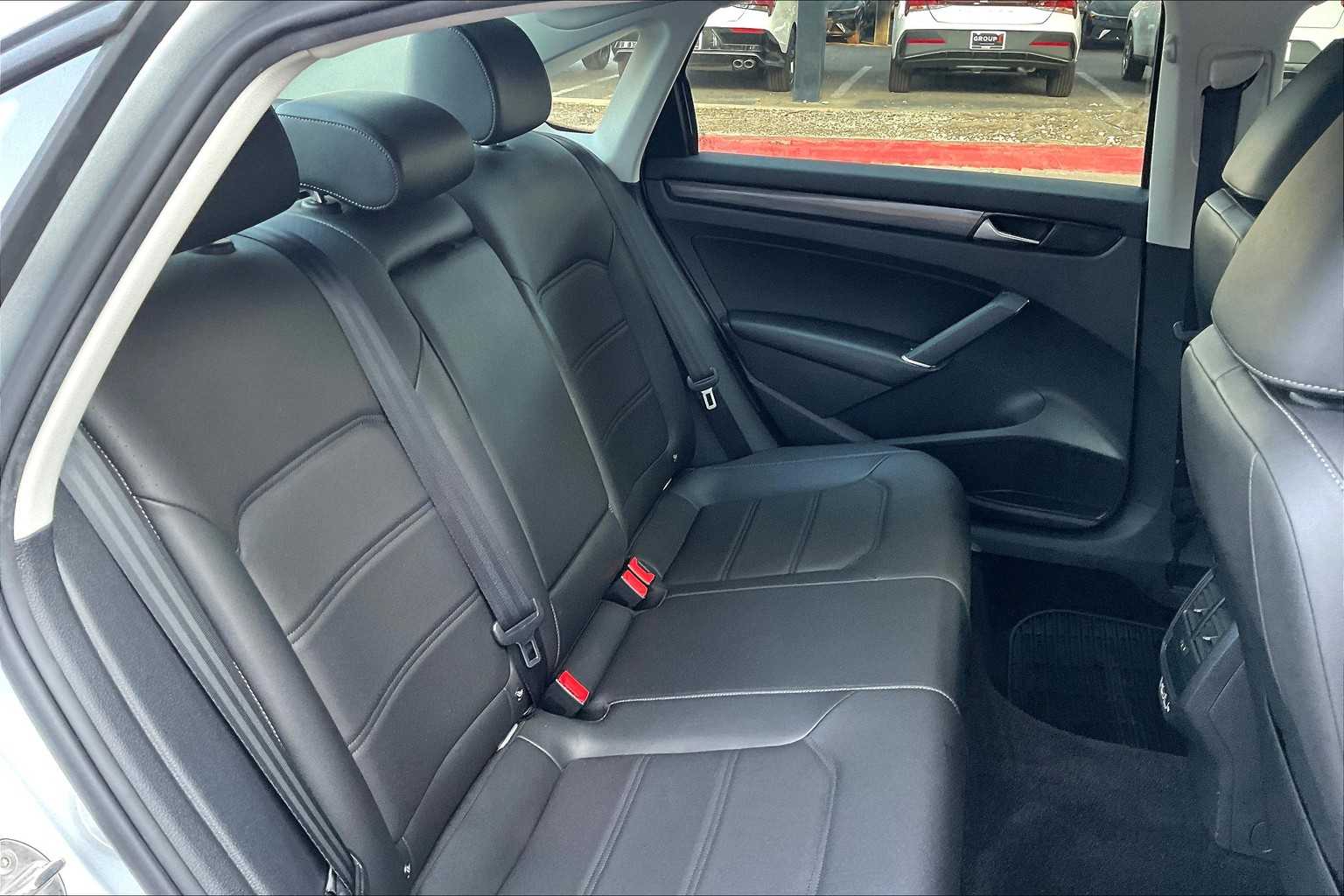 2020 Volkswagen Passat 2.0T R-Line photo 17