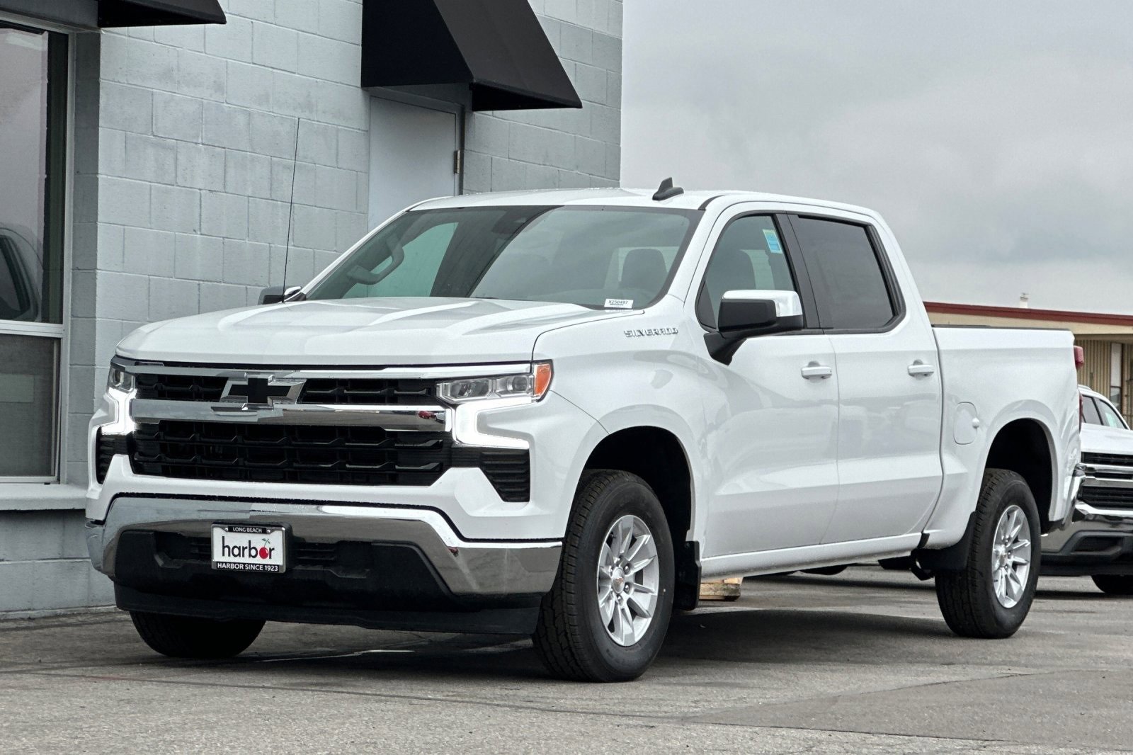 2025 Chevrolet Silverado LT photo 8