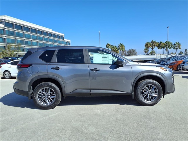 2026 Nissan Rogue S photo 4
