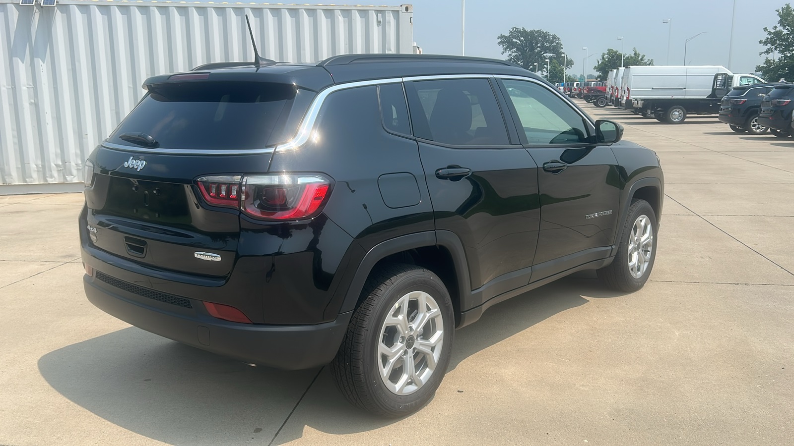 2025 Jeep Compass Latitude photo 3