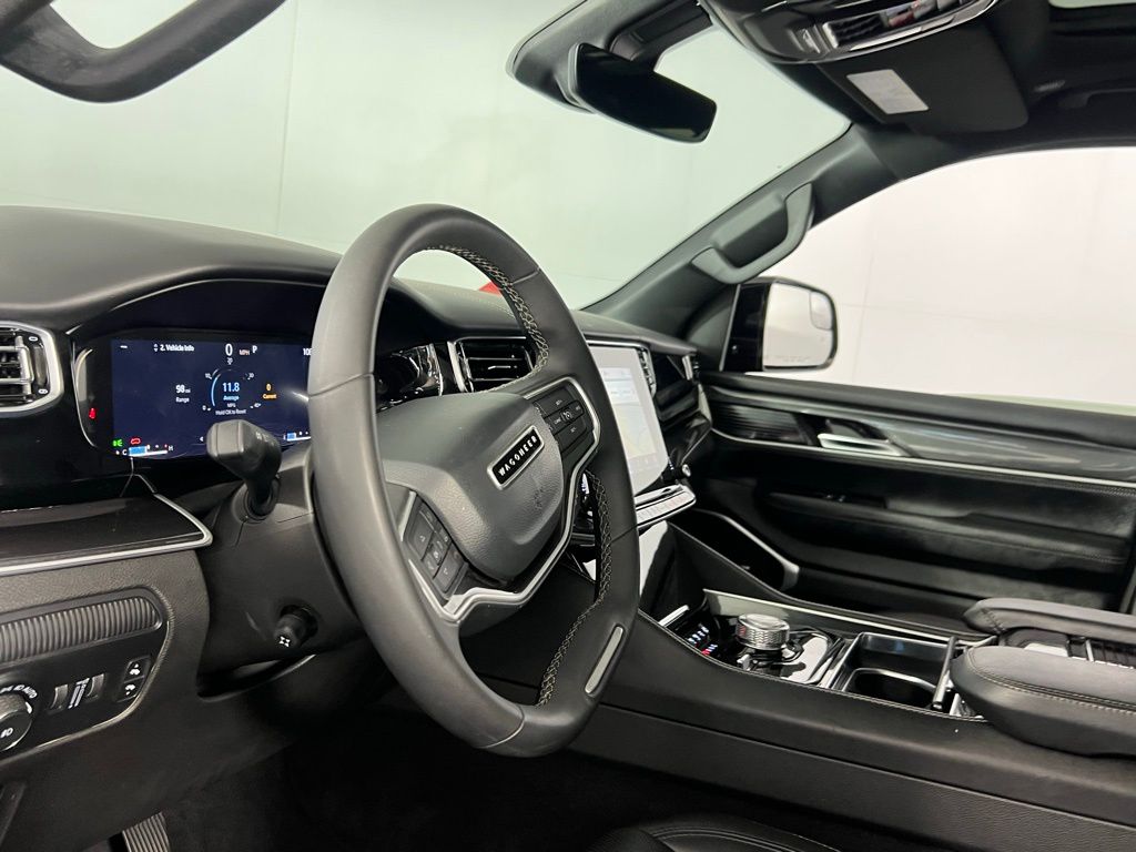 2023 Jeep Wagoneer L Base photo 17