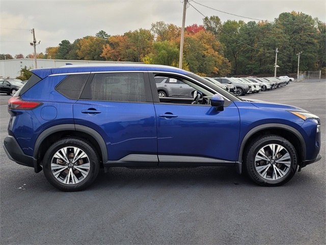 2022 Nissan Rogue SV photo 2