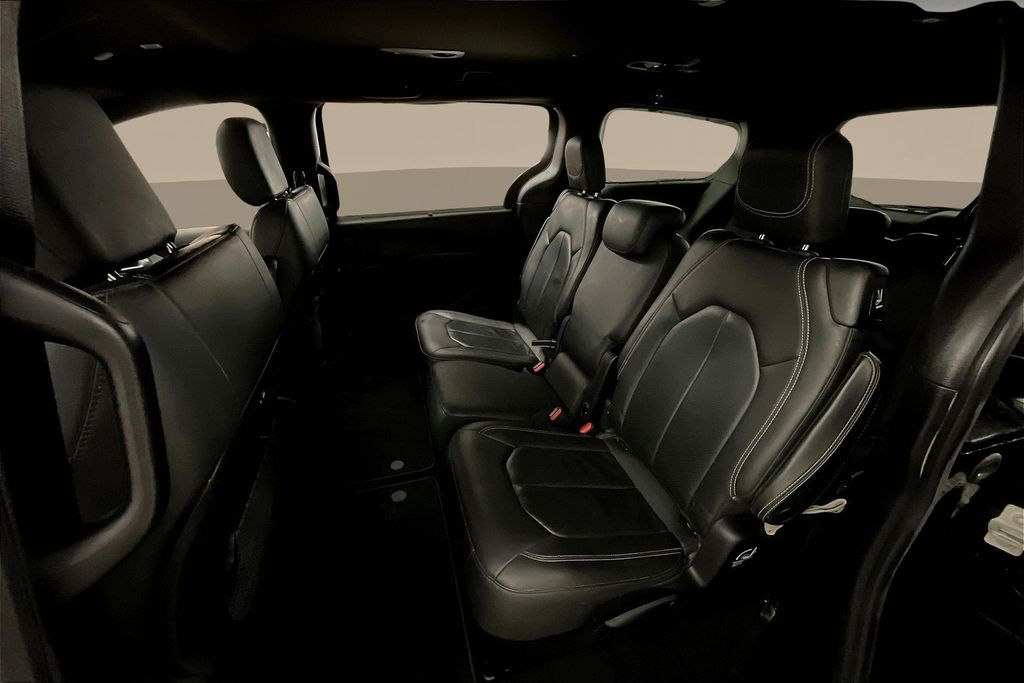 2021 Chrysler Pacifica Touring L photo 24