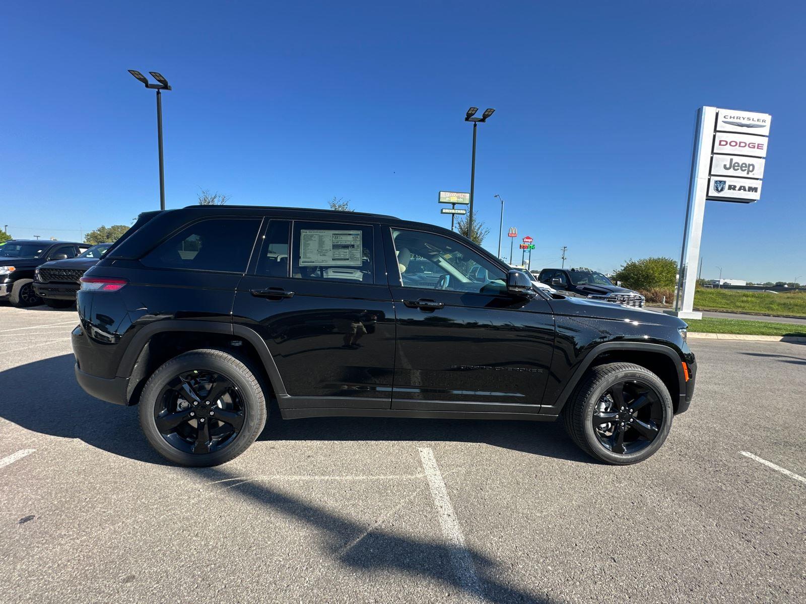 2025 Jeep Grand Cherokee Limited photo 4