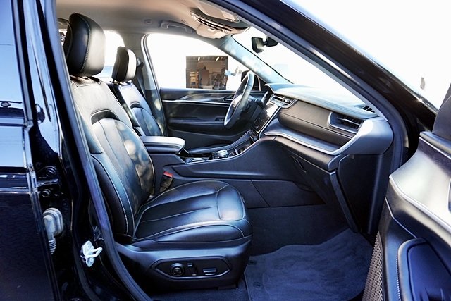 Used 2023 Black Jeep Limited image 10