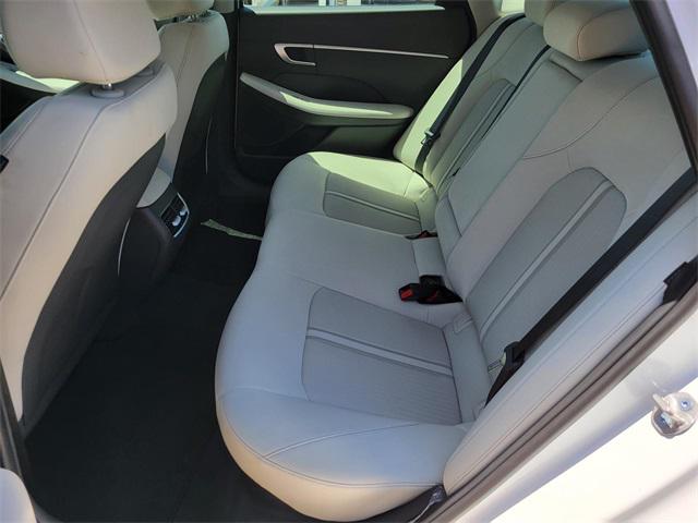 2025 Hyundai Sonata Hybrid SEL photo 8