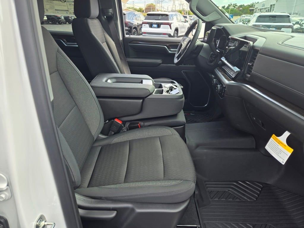 2026 Chevrolet Silverado 1500 LT photo 3