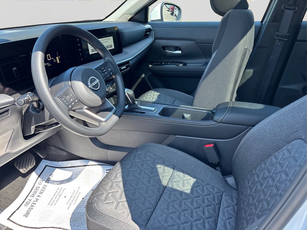 2025 Nissan Kicks SV photo 9