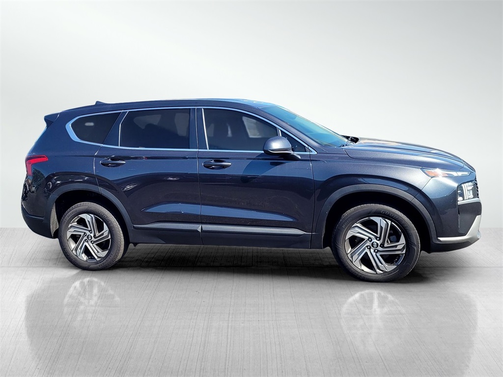 2022 Hyundai Santa Fe SE photo 2