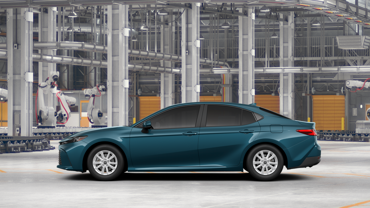 2025 Toyota Camry LE photo 4