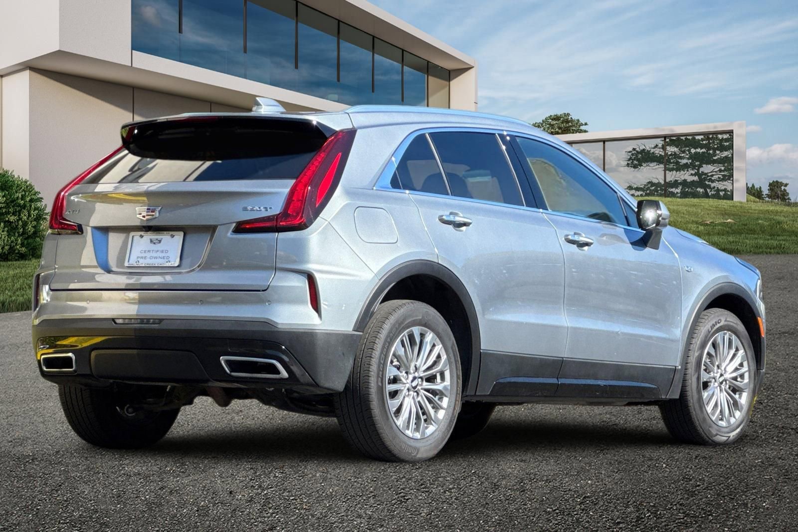 2024 Cadillac XT4 Premium Luxury photo 3